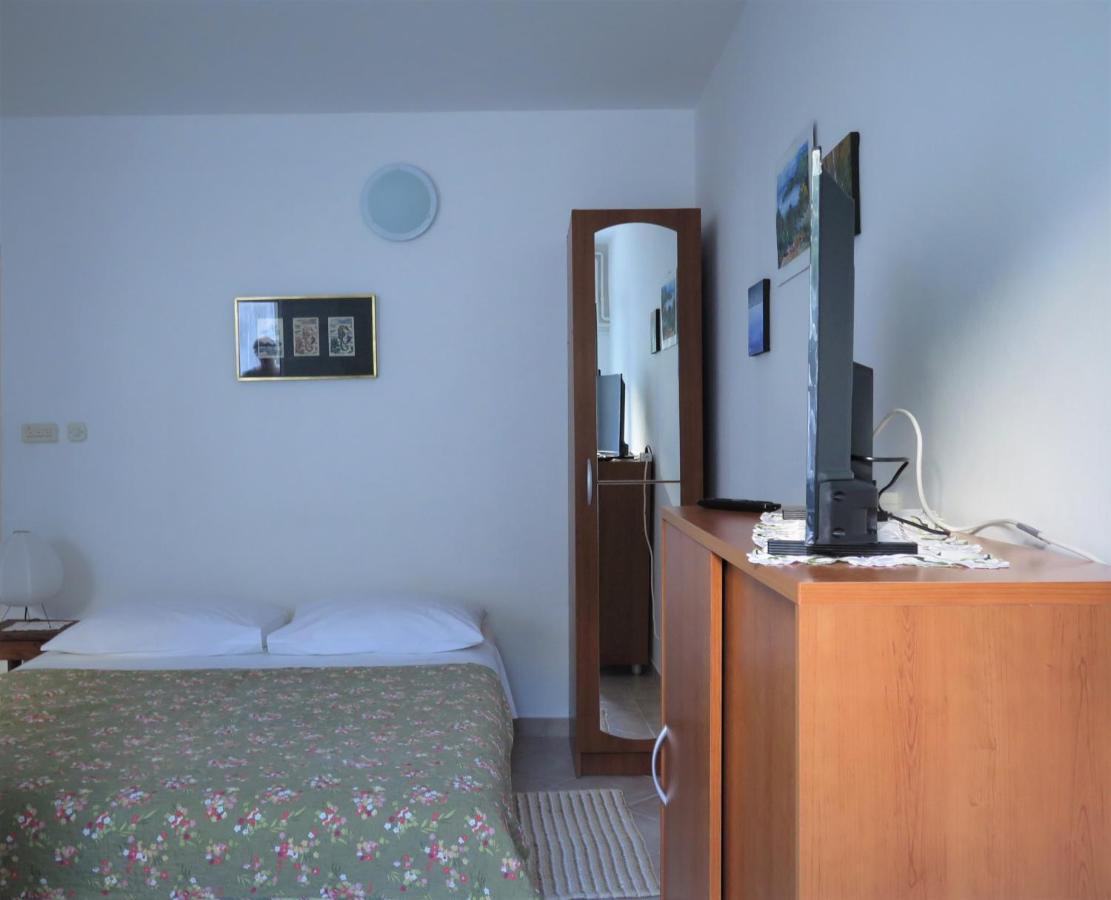 Apartments Biba & Lucy Ražanac エクステリア 写真